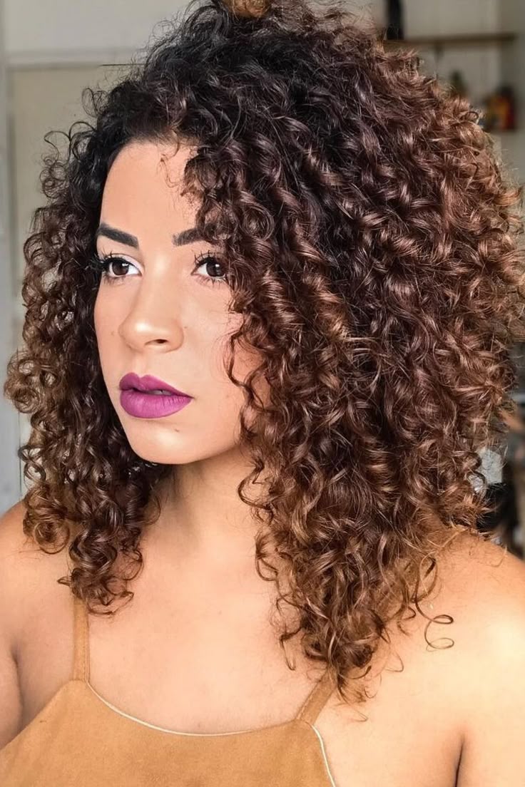 Chanel De Bico Cacheado