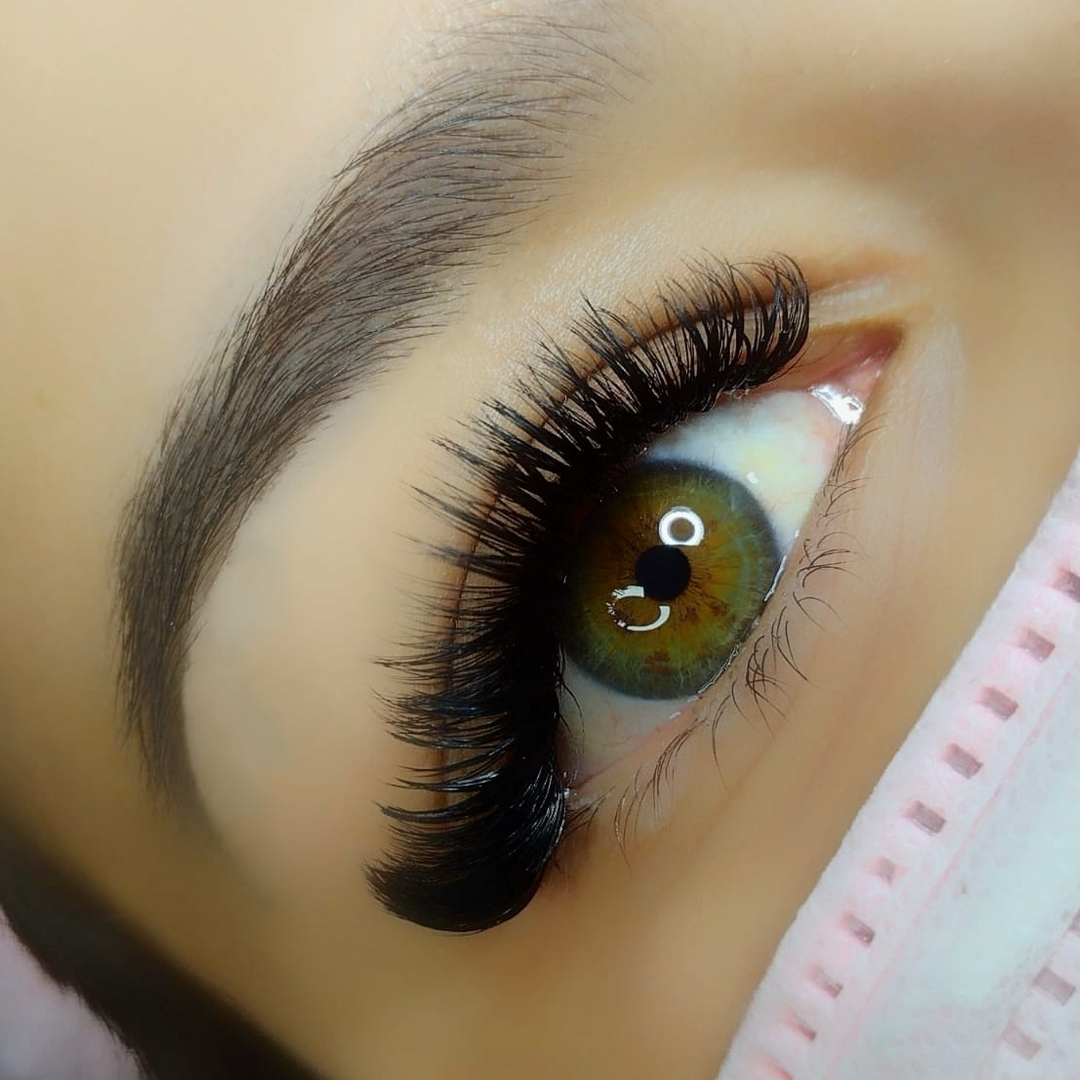 Técnicas de Extensão de Cílios: Fio a Fio