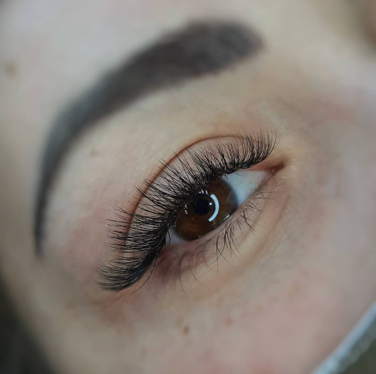 Guia Completo de Cuidados Pós-Procedimento para Cílios Híbridos