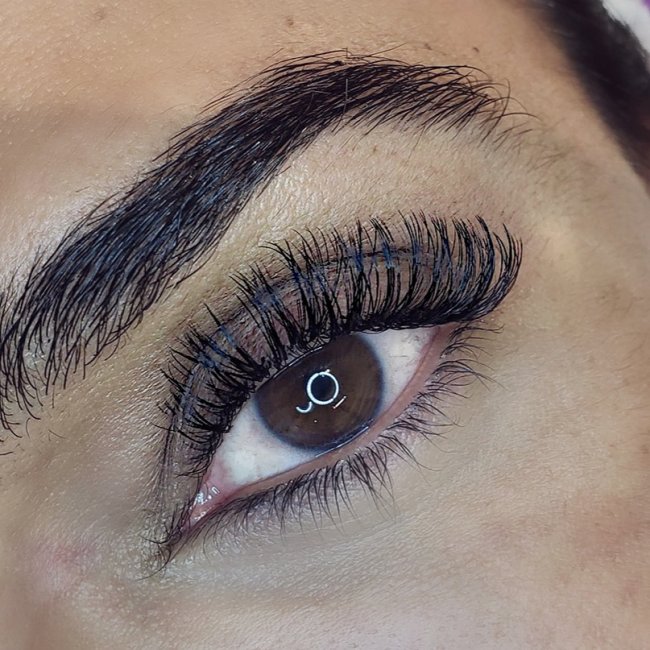 Guia Completo de Cuidados Pós-Procedimento para Cílios Híbridos