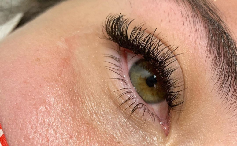 Técnicas de Extensão de Cílios: Fio a Fio