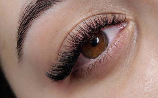 Guia Completo de Cuidados Pós-Procedimento para Cílios Híbridos