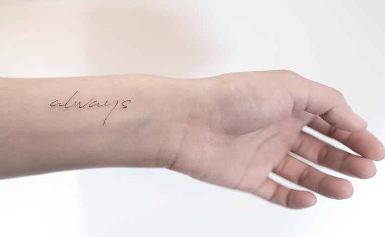 cobrir tatuagem no pulso feminina