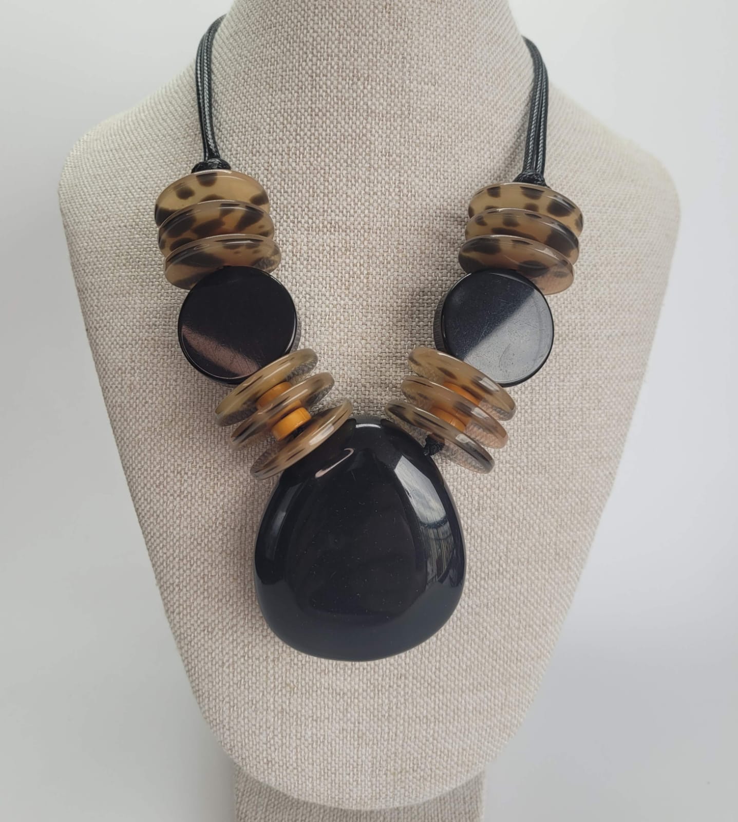 Colar Com Fio Encerado