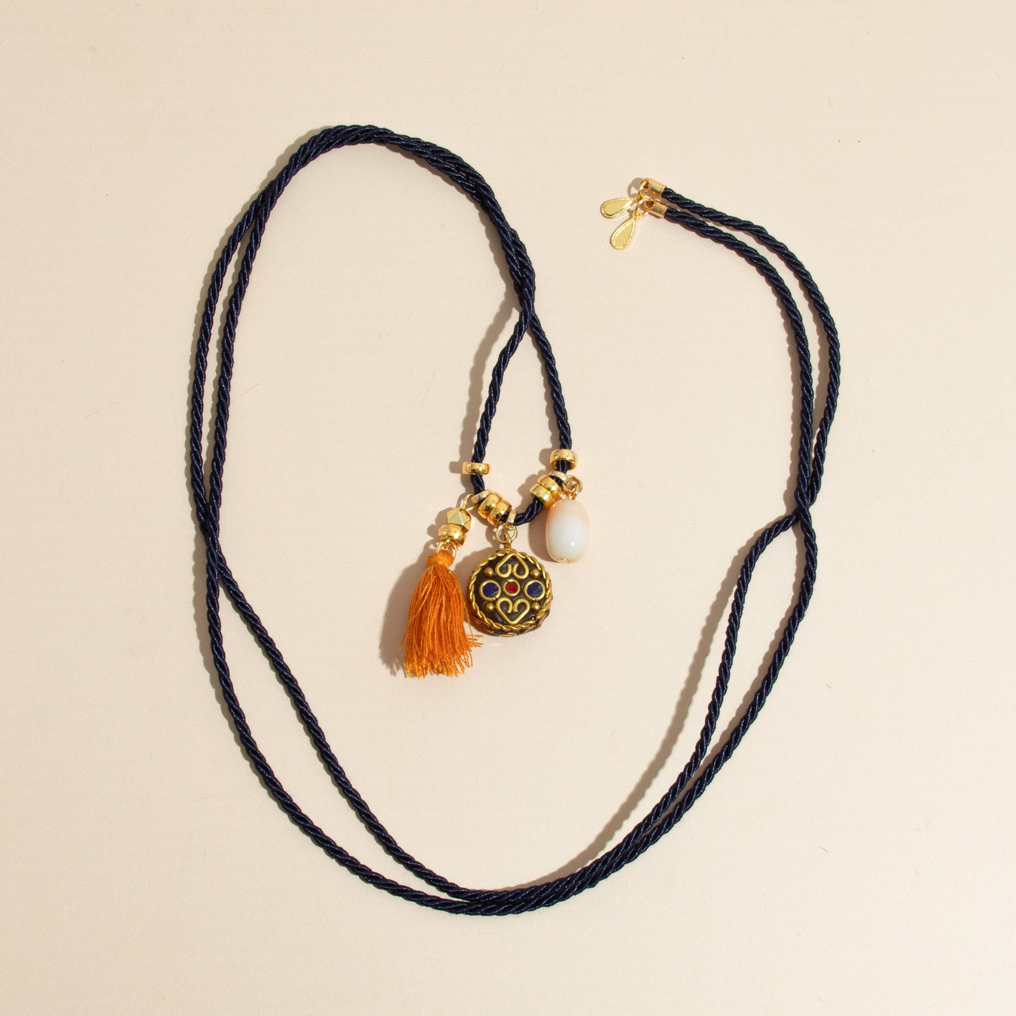 Pingentes e Fechos
4. Onde Comprar Colares de Fio Encerado: Lojas Online e Artesanais
5. Cuidados e Acabamentos para Colares de Fio Encerado Duráveis