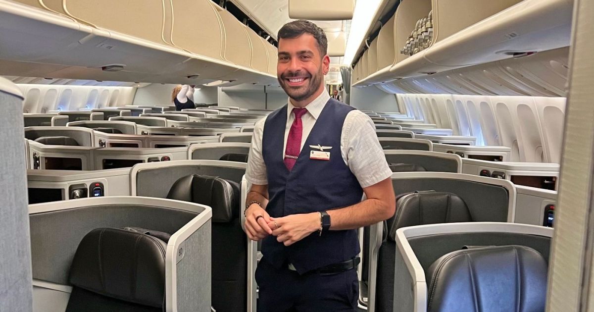 Guia Completo: Como Escolher a Melhor Escola de Aviação para Comissários