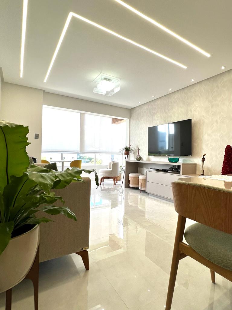 Como usar iluminação indireta para transformar sua sala