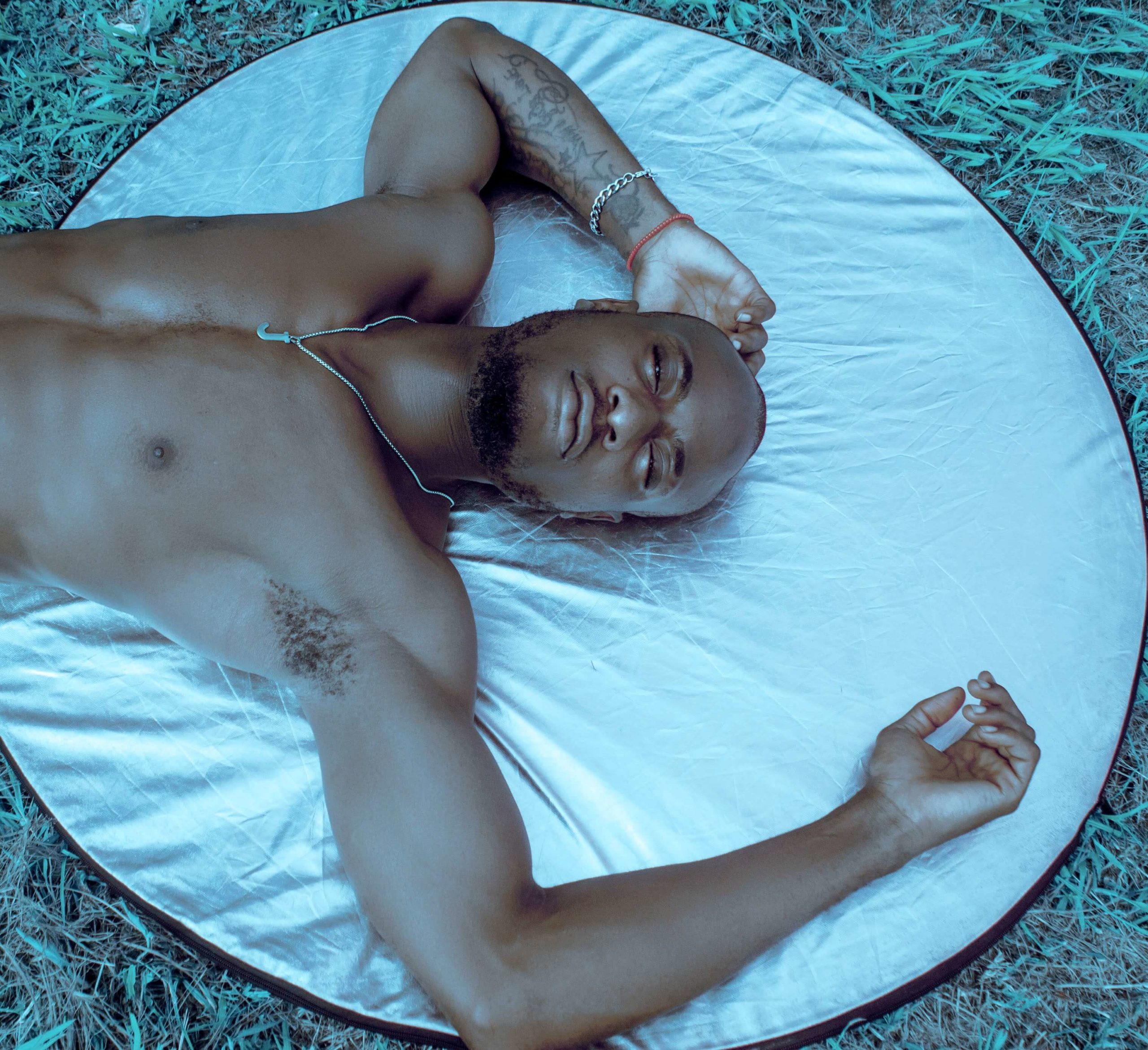 O Poder dos Sentidos: Como Usar Olfato e Audição para Seduzir um Homem