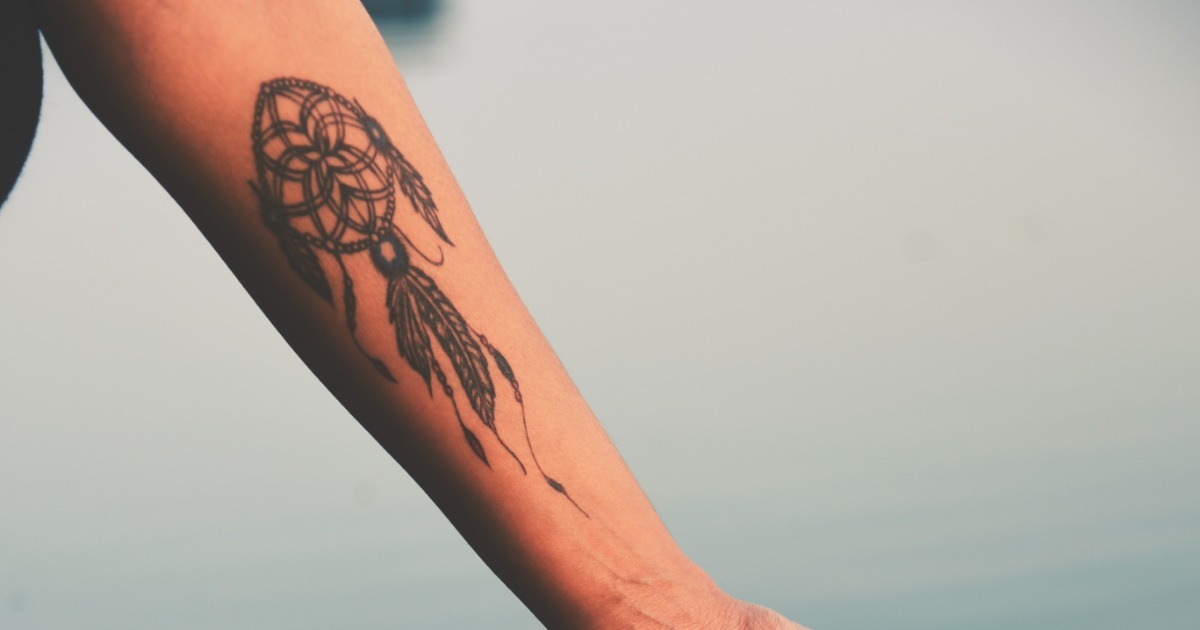 tatuagem antebraço ou ombro feminino