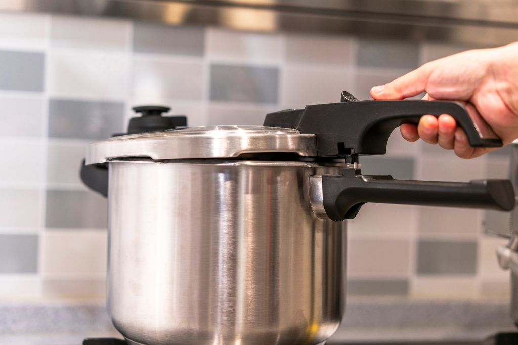 Como Esterilizar Alicate De Unha Com Agua Quente