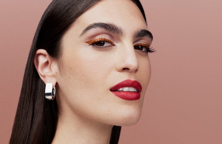 Guia Completo: Como Fazer Batom Matte em Casa com Ingredientes Simples; Transforme Seu Batom Cremoso em Matte: O Truque Secreto das Maquiadoras; Batom Matte Caseiro: Crie Cores Exclusivas e Personalizadas; Pó Translúcido vs. Compacto: Qual o Melhor para o Efeito Matte nos Lábios?; Lábios Perfeitos: Dicas Essenciais para Usar Batom Matte Sem Craquelar