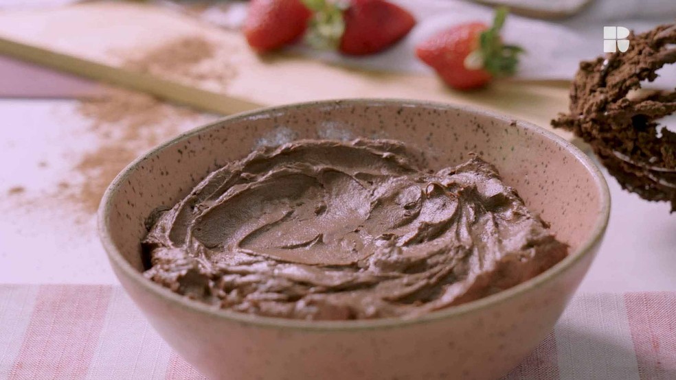 Além do Bolo: Usos Criativos para sua Ganache de Micro-ondas