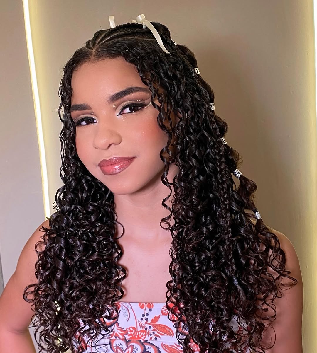 penteado para cabelo cacheado volumoso