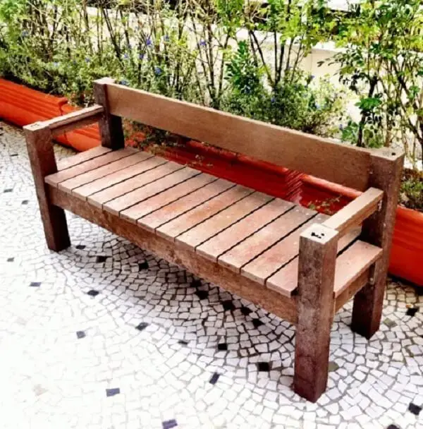 como fazer um banco de madeira para jardim