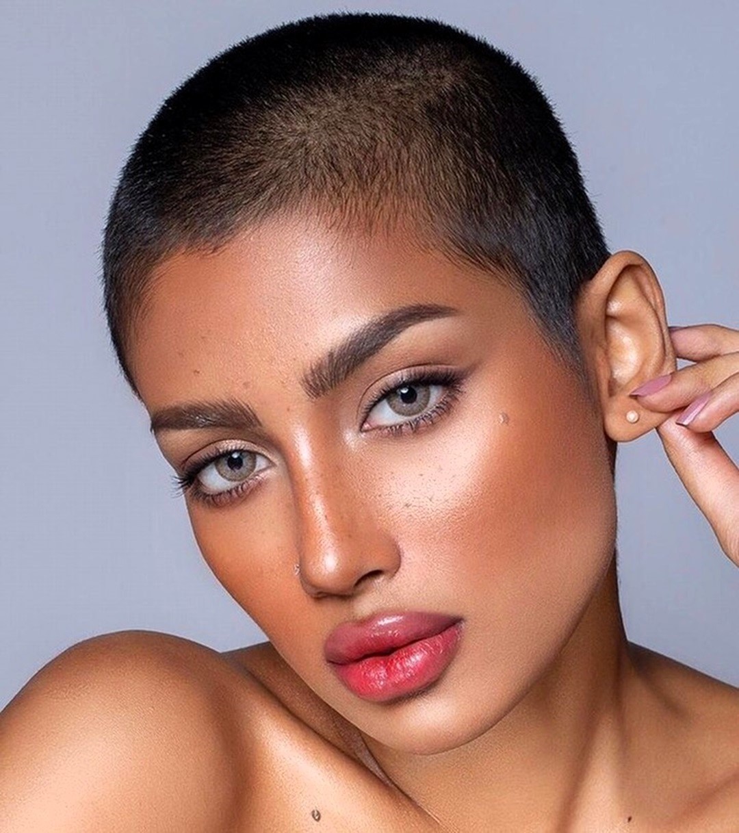 quanto custa um buzz cut com risco no salão