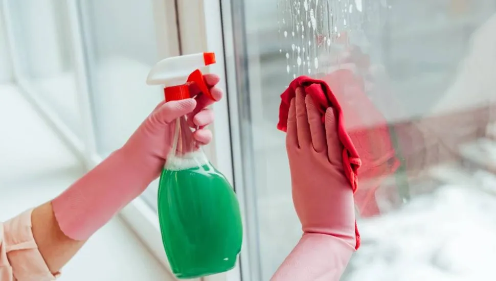 como fazer limpa vidros automotivo caseiro