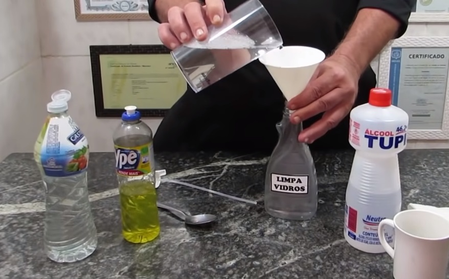 como fazer limpa vidros automotivo caseiro