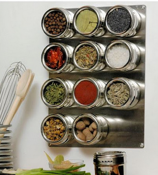 organizar temperos na geladeira com imãs