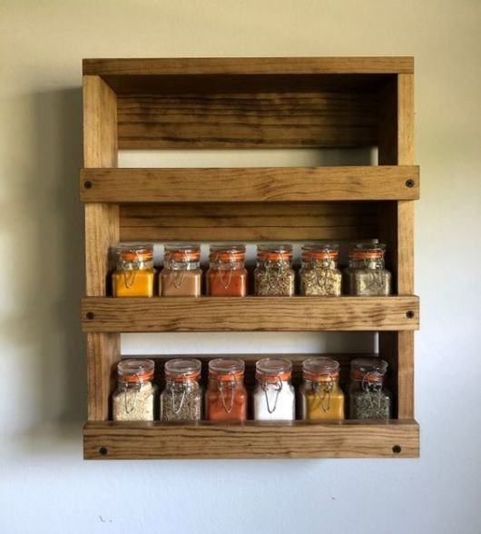 DIY spice rack magnetic jars tutorial
