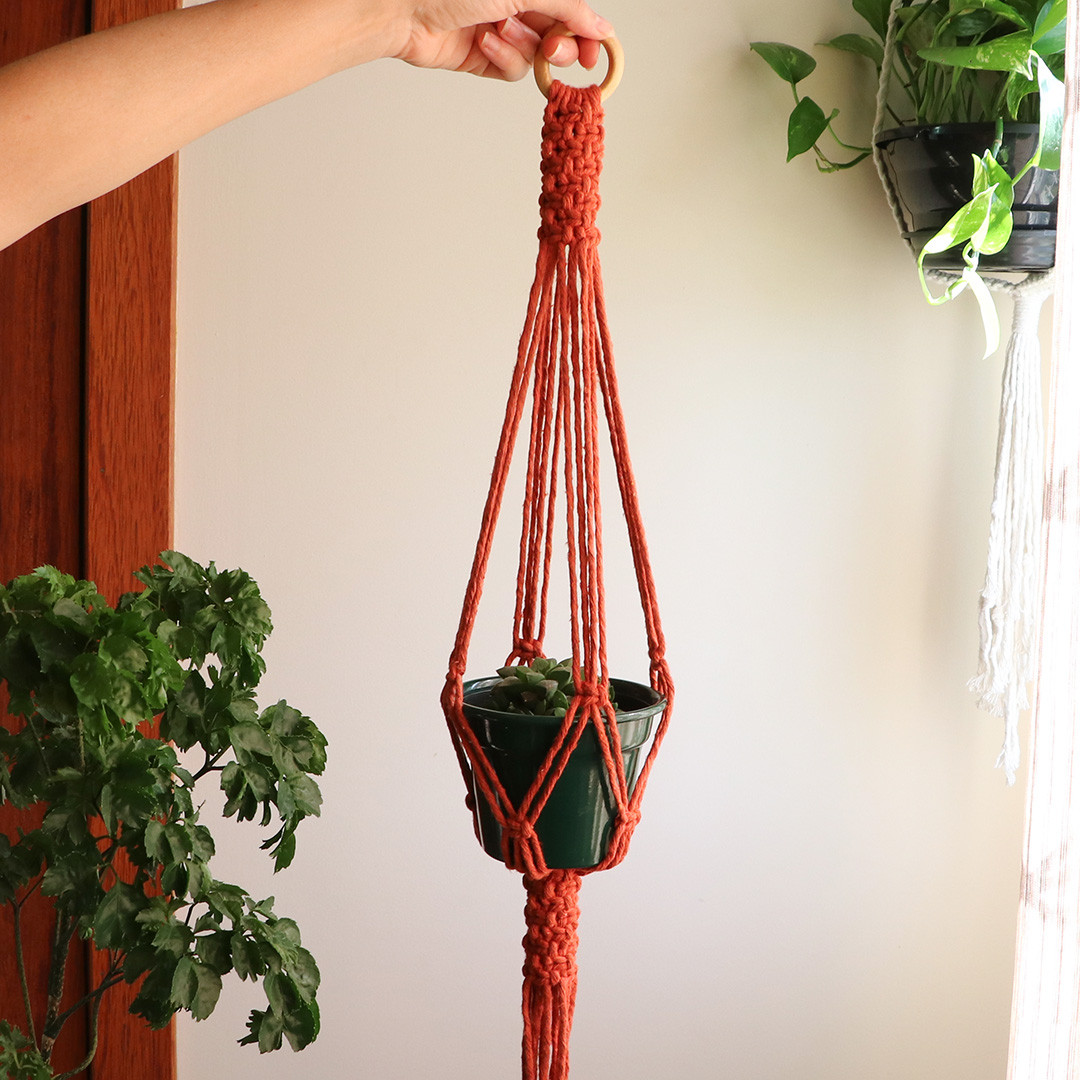 diy macrame plant hanger tutorial