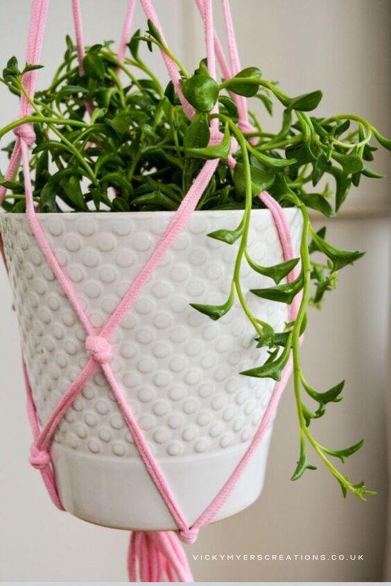 como fazer um suporte para plantas de macramê