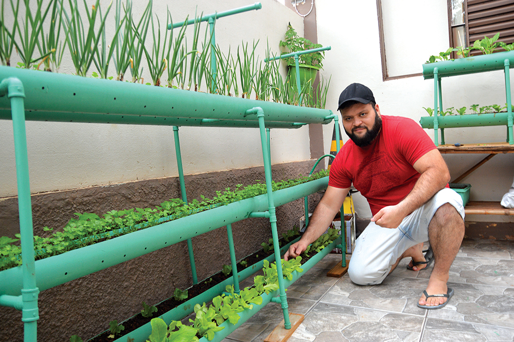 como fazer uma horta vertical com cano de pvc