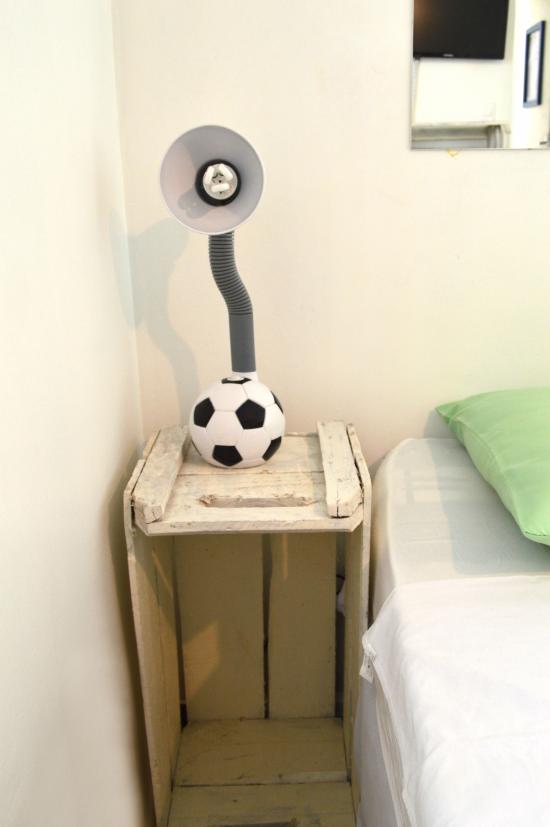 Como Escolher os Pés Perfeitos para seu Criado Mudo DIY