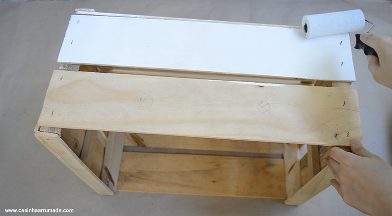 Como Escolher os Pés Perfeitos para seu Criado Mudo DIY