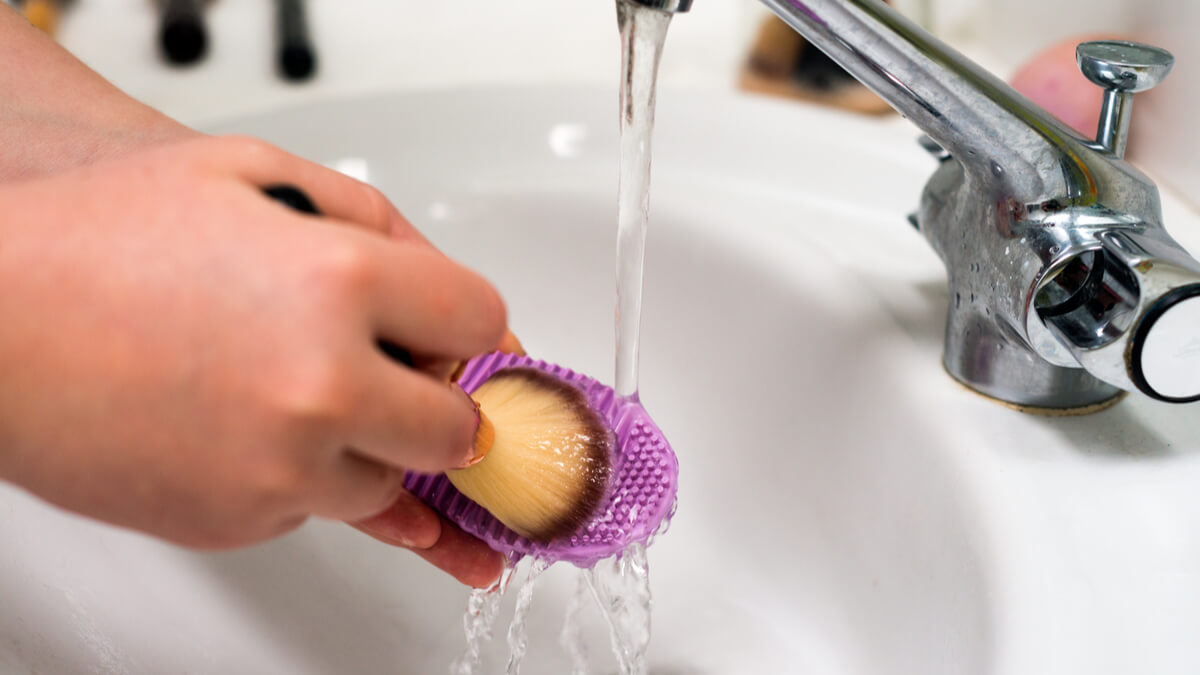 passo a passo como lavar esponja de maquiagem