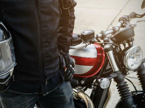 erros comuns ao lavar proteções de jaqueta de moto e como evitar