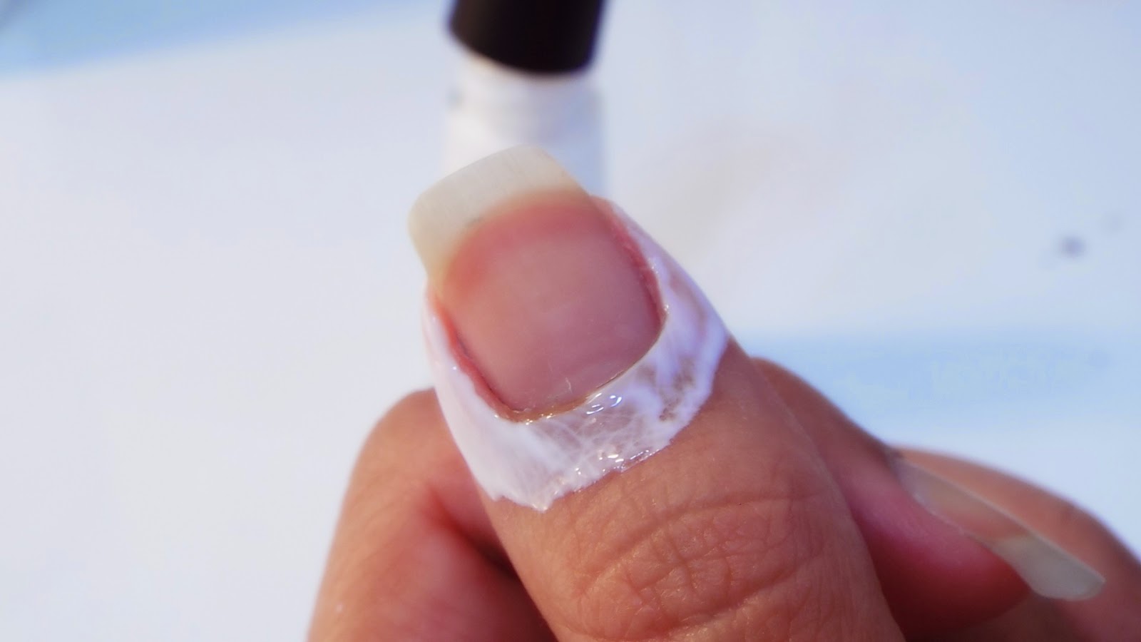 Pincel chanfrado: O segredo das manicures para um acabamento impecável