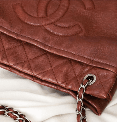 como limpar manchas de gordura em bolsa de couro