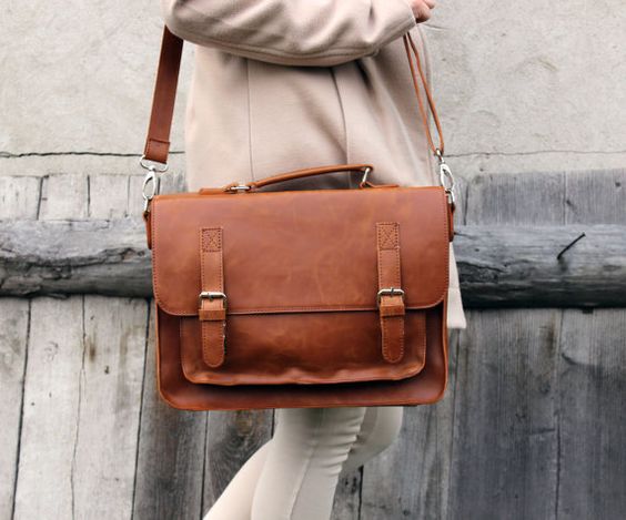 como limpar manchas de caneta em bolsa de couro