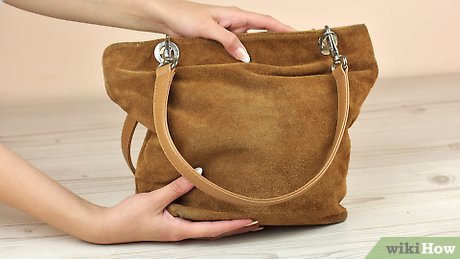 como limpar manchas de gordura em bolsa de couro