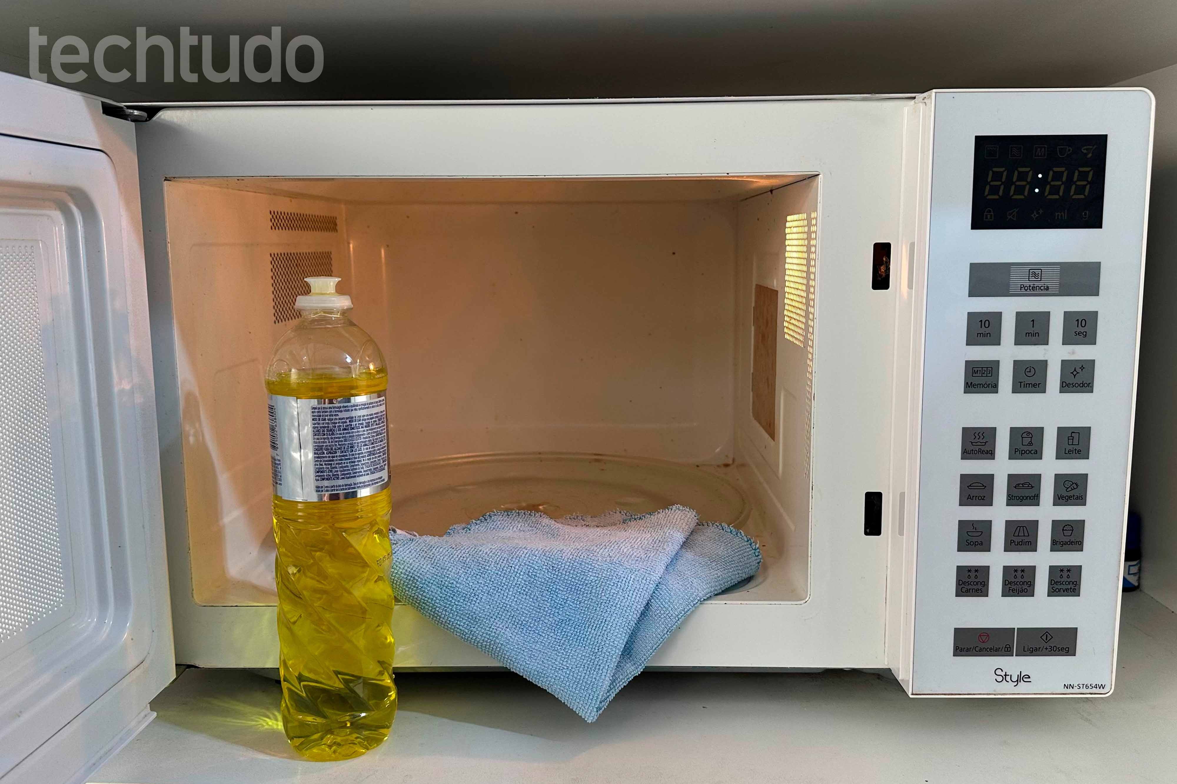 erros comuns ao limpar microondas e como evitar