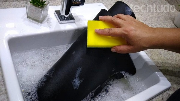 como limpar o mousepad de tecido