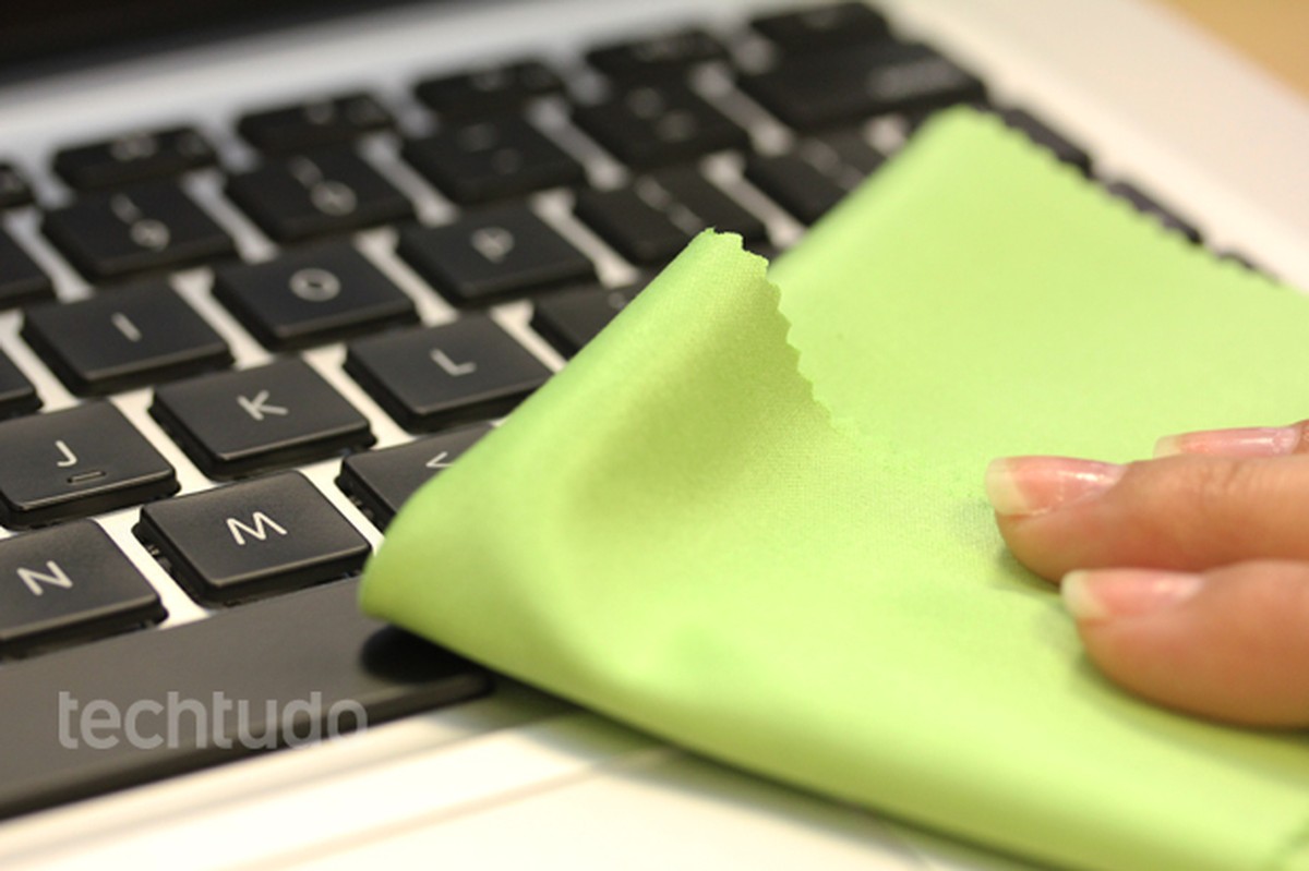 como limpar o teclado do notebook