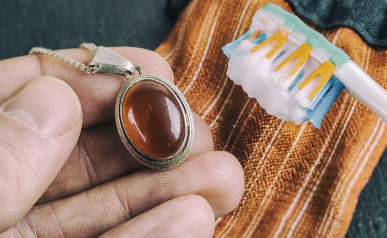 Diferença entre ouro maciço e folheado a ouro