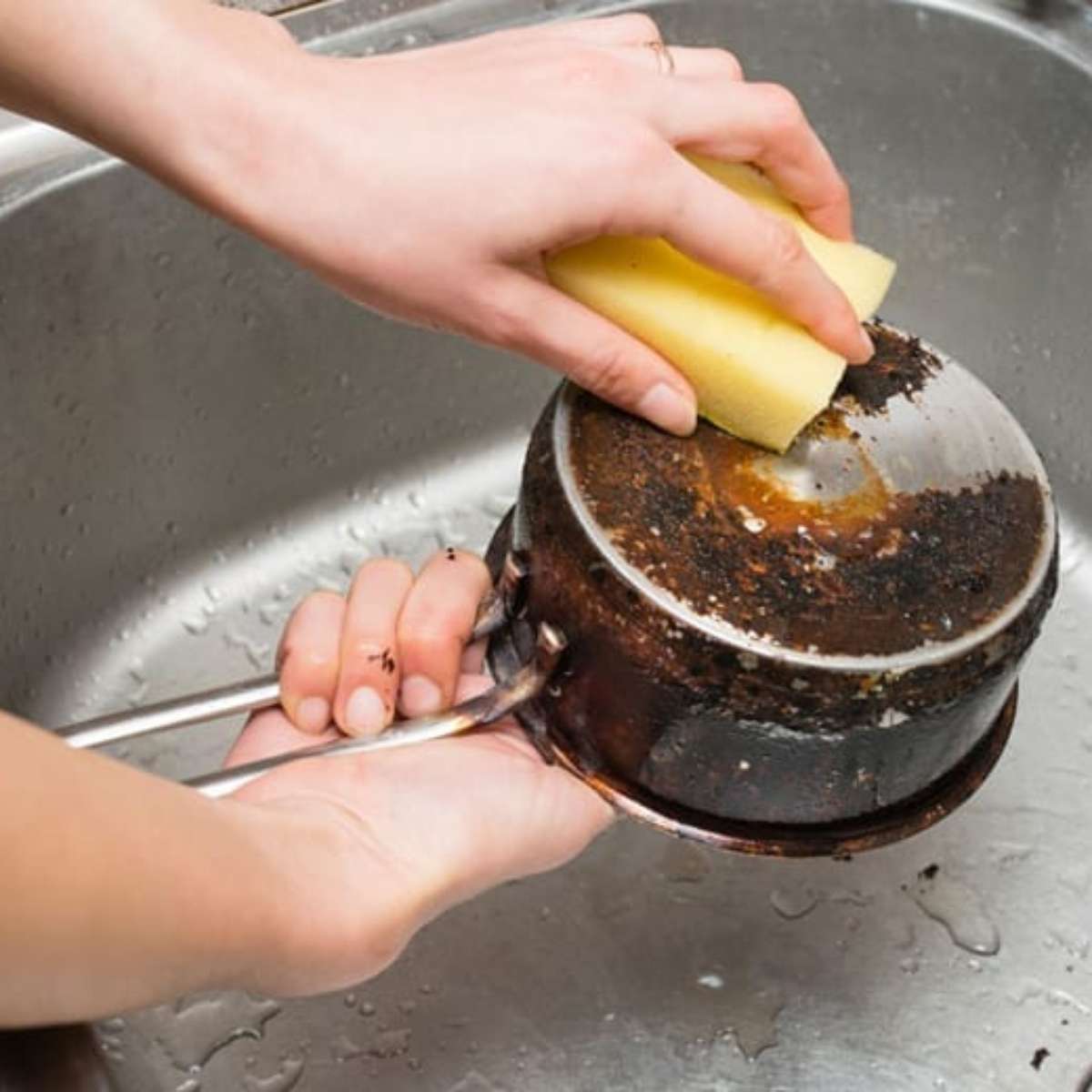 Limpeza Externa vs. Interna: Entenda as Diferenças para Suas Panelas de Inox