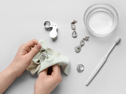 como limpar prata com bicarbonato de sodio e papel aluminio