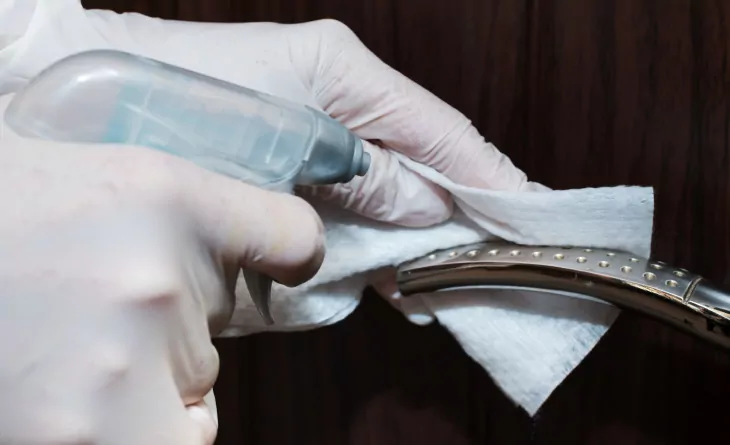 como limpar prata com bicarbonato