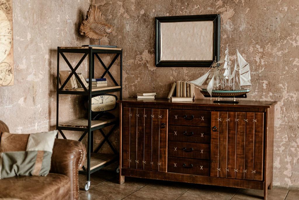 como renovar móveis de madeira antigos passo a passo