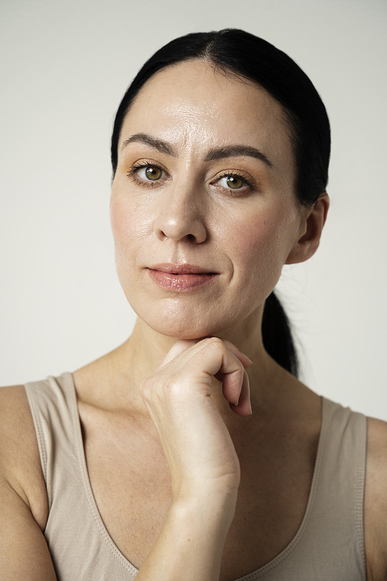 Pele Madura: Dicas de Maquiagem para Evitar o Acúmulo de Produto no Bigode Chinês