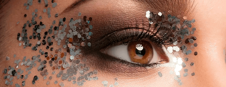 Maquiagem para Fotos vs. Maquiagem do Dia a Dia: Entenda as Diferenças