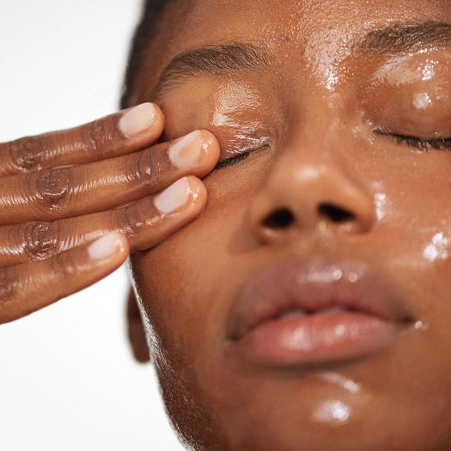 Maquiagem para Fotos vs. Maquiagem do Dia a Dia: Entenda as Diferenças