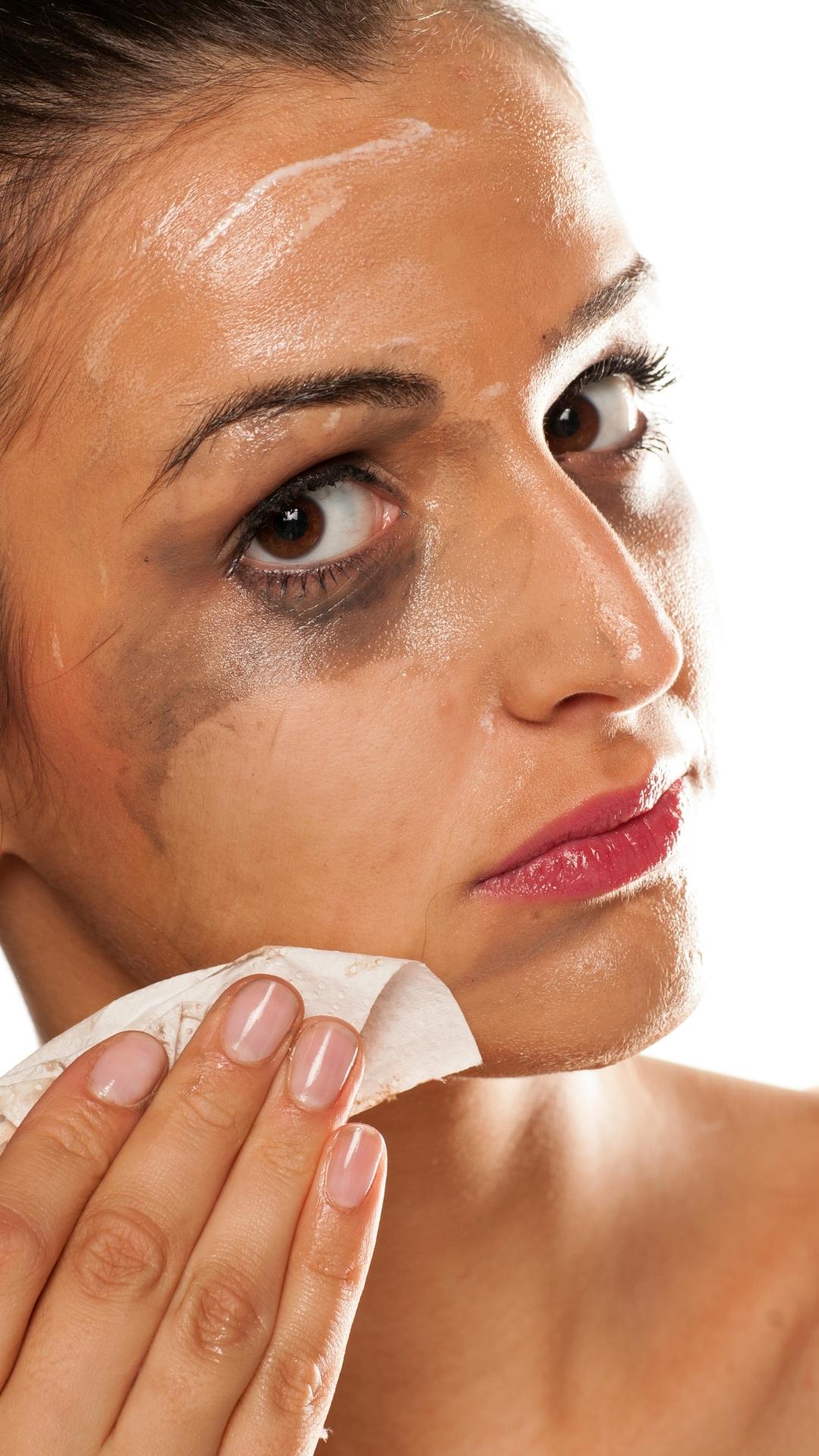 As Melhores Poses para Destacar Cada Detalhe da Sua Maquiagem