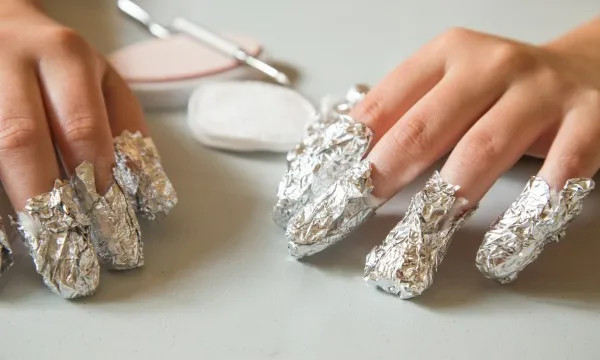como remover unha de gel em casa sem estragar