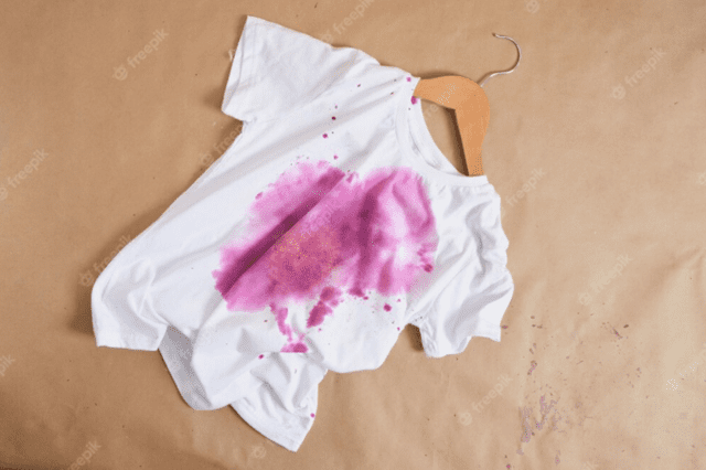 como tirar mancha de lama seca da roupa