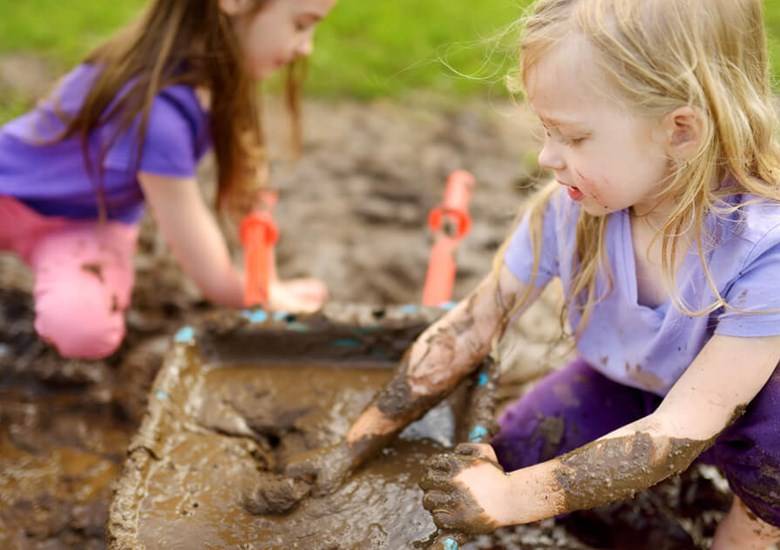 como tirar mancha de lama da roupa