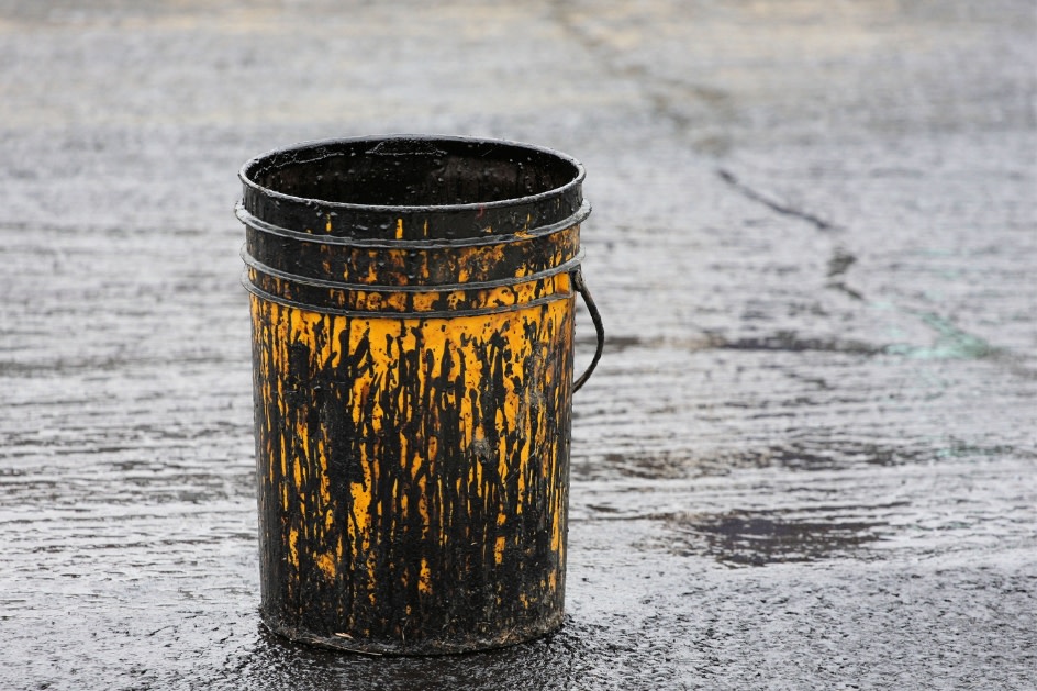 Soluções caseiras para manchas difíceis: Piche